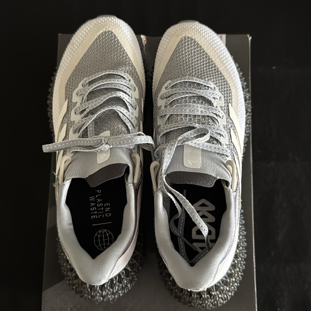 Adidas running shoes (HP3204)
Women’s size 9 - Picture 7 of 7
